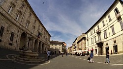 Imagen de ruta Camino por Ascoli Piceno lleno de historía