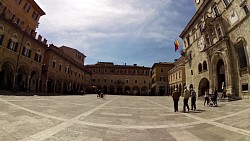 Imagen de ruta Camino por Ascoli Piceno lleno de historía