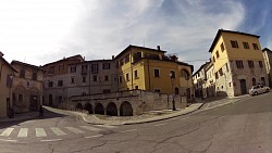 Imagen de ruta Camino por Ascoli Piceno lleno de historía