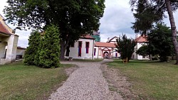 Bilder aus der Strecke Džbánsko –  Landschaft des goldenen Kalksteins