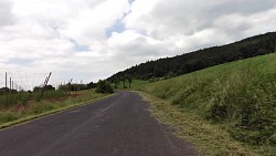 Bilder aus der Strecke Džbánsko –  Landschaft des goldenen Kalksteins