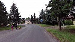 Obrazek z trasy Džbánsko – krajobraz złotawych opok
