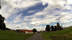 Obrázek z trasy Londýn, Paříž, Nový York - za pár hodin na kole.