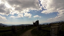 Фото с дорожки Научная тропа в районе горы Прадед (экскурсию ведет горный гном)