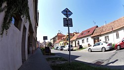 Bilder aus der Strecke Mikulov – Spaziergang durch den historischen Dorfplatz zum Heiligen Berg