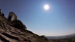 Bilder aus der Strecke Mikulov – Spaziergang durch den historischen Dorfplatz zum Heiligen Berg