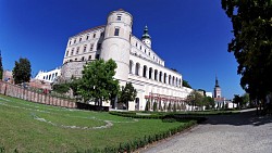 Bilder aus der Strecke Mikulov – Spaziergang durch den historischen Dorfplatz zum Heiligen Berg