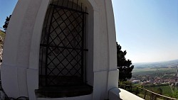 Bilder aus der Strecke Mikulov – Spaziergang durch den historischen Dorfplatz zum Heiligen Berg