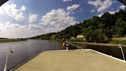 Obrazek z trasy Parowcem z Drezna po Łabie na statkiem parowym z napędem kołowym