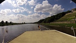 Obrazek z trasy Parowcem z Drezna po Łabie na statkiem parowym z napędem kołowym