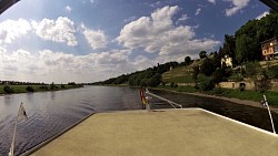 Obrazek z trasy Parowcem z Drezna po Łabie na statkiem parowym z napędem kołowym