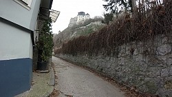 Obrázek z trasy Trenčín - procházka od zimního stadionu přes centrum až na hrad.