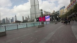 Obrázek z trasy Dubai - podél nákupního centra Dubai Mall k výhledu na Burj Khalifa