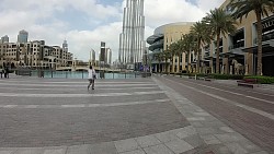 Obrazek z trasy Dubaj - wzdłuż centrum handlowego do widoku na Burdż Chalifa