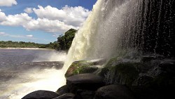 Picture from track A walk under the Salto Hacha waterfall and a ride along the Canaima lagoon