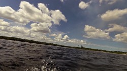 Imagen de ruta El paseo bajo la cascada Salto Hacha y el paseo por un barco en la laguna de Canaima