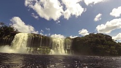 Bilder aus der Strecke Spaziergang unter dem Wasserfall Salto Hacha und Fahrt auf dem Canaima Lagoon