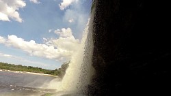 Picture from track A walk under the Salto Hacha waterfall and a ride along the Canaima lagoon