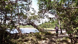 Imagen de ruta El paseo bajo la cascada Salto Hacha y el paseo por un barco en la laguna de Canaima