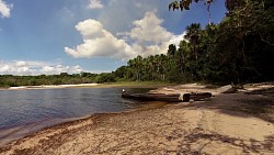 Imagen de ruta El paseo bajo la cascada Salto Hacha y el paseo por un barco en la laguna de Canaima