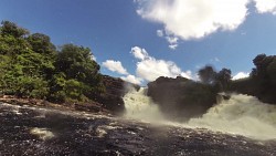 Picture from track A walk under the Salto Hacha waterfall and a ride along the Canaima lagoon