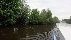 Obrázek z trasy Otterndorfem od radnice k nástupišti a po lodi k deltě Labe