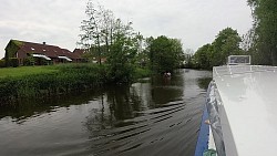 Obrázek z trasy Otterndorfem od radnice k nástupišti a po lodi k deltě Labe