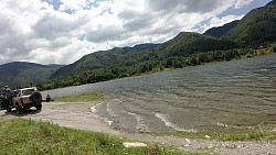 Obrázek z trasy Off-roadové přebrodění zatopené cesty u jezera Poiana Marului