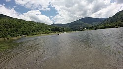 Obrázek z trasy Off-roadové přebrodění zatopené cesty u jezera Poiana Marului