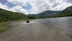 Obrázek z trasy Off-roadové přebrodění zatopené cesty u jezera Poiana Marului