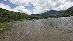 Obrázek z trasy Off-roadové přebrodění zatopené cesty u jezera Poiana Marului