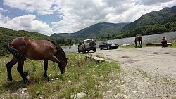 Obrázek z trasy Off-roadové přebrodění zatopené cesty u jezera Poiana Marului