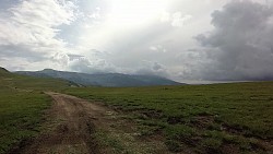 Obrázek z trasy Po Transalpině až na vrchol Varful Carbunele