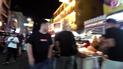 Obrázek z trasy Khao San Road v noci, Bangkok