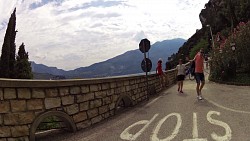 Obrázek z trasy Ponale Trail: úžasná cyklotrasa u Lago di Grada